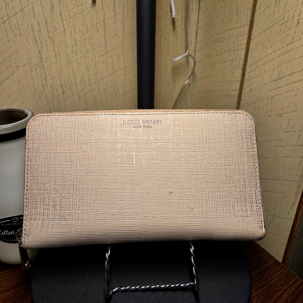 Henri Bendel Wallet